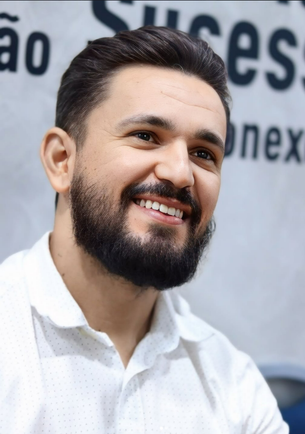 Jeferson Brito sorrindo